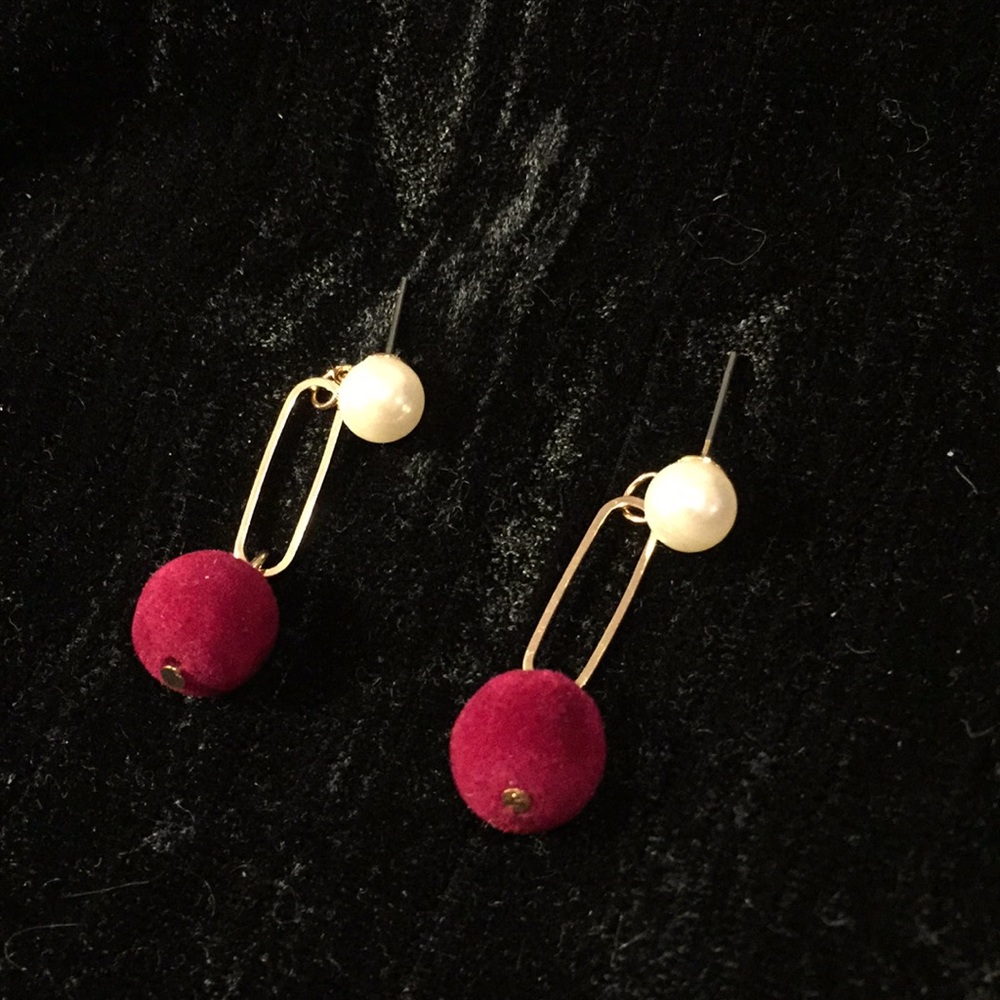 Pearl Earring with Red Ball decoration